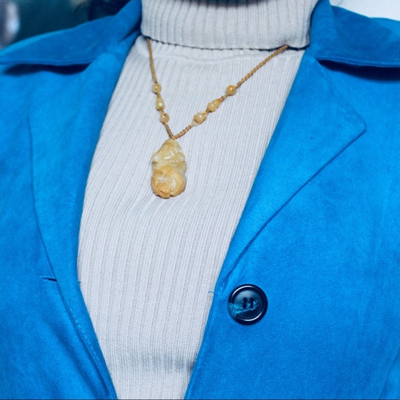 Marble necklace with knitted detail. - Picture 1 of 3